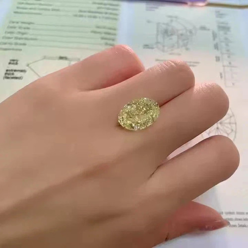 Natural yellow diamond - 3.70, ct